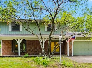 2229 Devonshire Dr NE, Grand Rapids, MI 49505