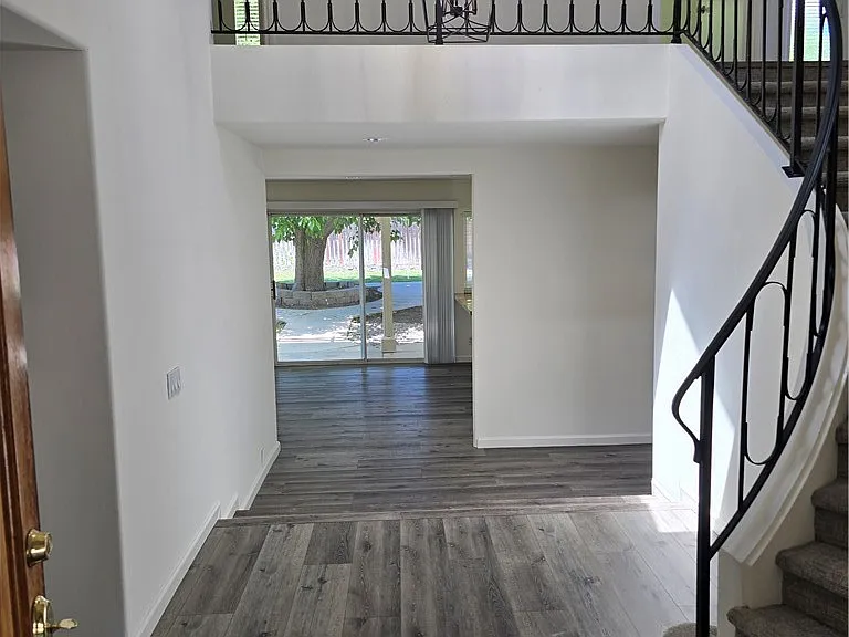 25317 Avenida Ronada — Photo 3