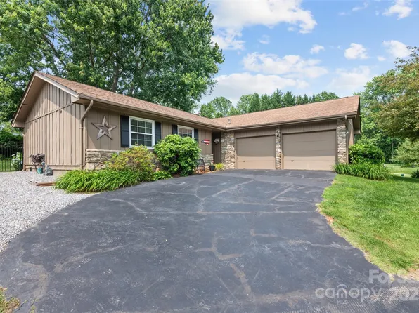 16 Fieldstone Ct, Arden, NC 28704