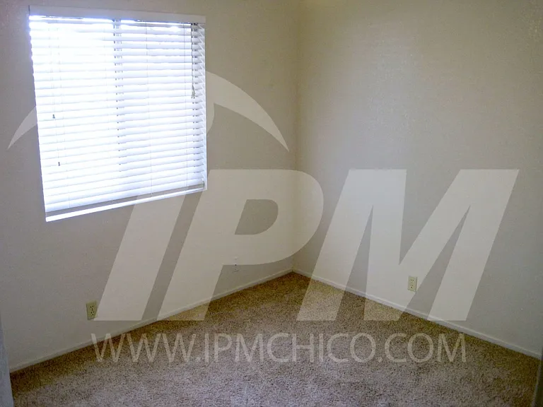 63 Glenshire Ln — Photo 7