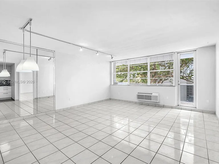 5313 Collins Ave #204 — Photo 10