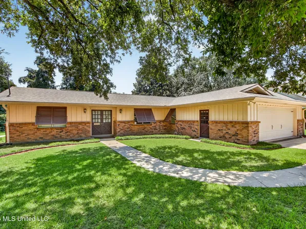 5570 Diamondhead Dr E, Diamondhead, MS 39525