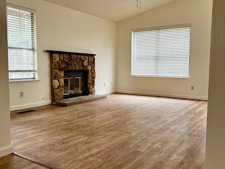 1141 Ambassador Dr — Photo 4