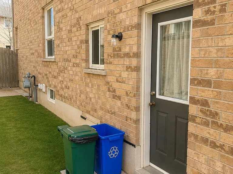 2201 Stratus Dr — Photo 2