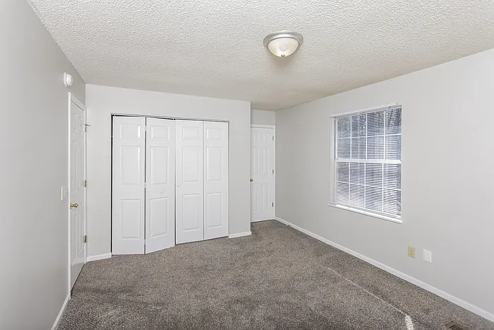 206 Valeworth Dr — Photo 4