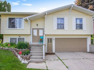 2582 McIntosh Ave NE, Grand Rapids, MI