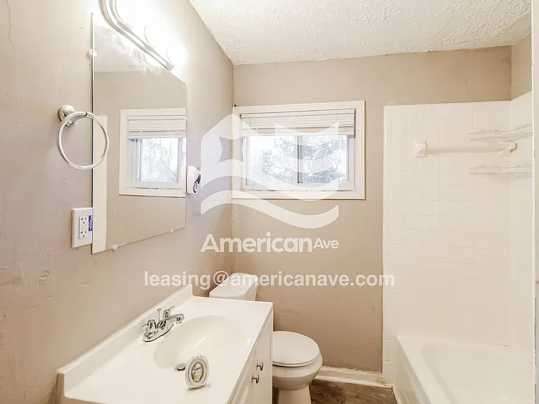 1821650_014_wm_-_bathroom_13619617.jpg