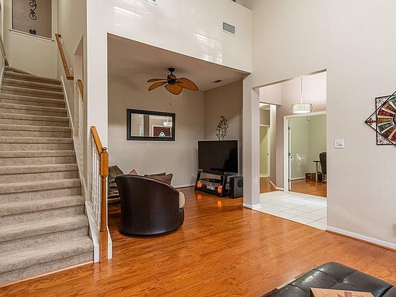 5th image of 10230 Thornmont Ln