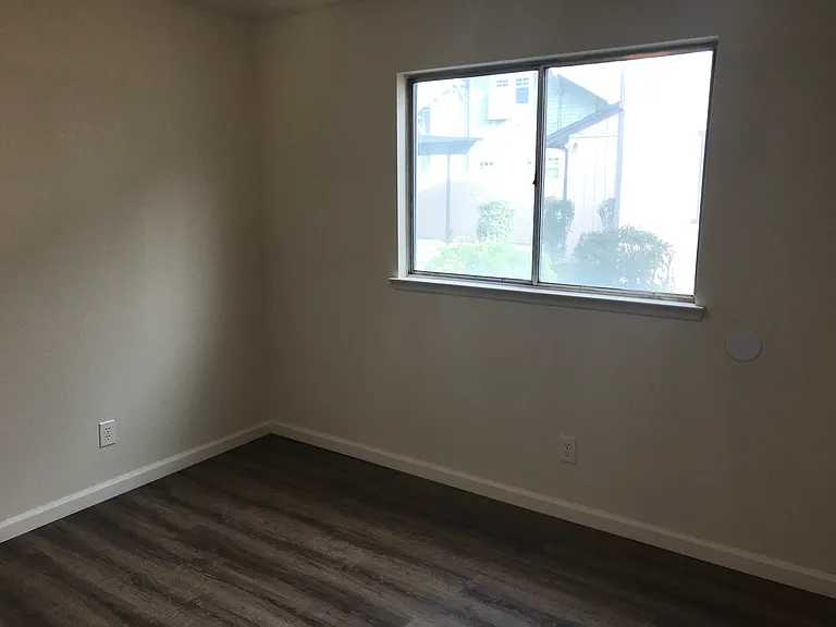 744 E Dennett Ave #104 — Photo 8