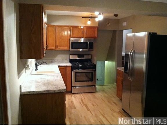 4th image of 2430 Jansen Ave