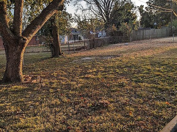 3rd image of 4593 Bill Knight Ave