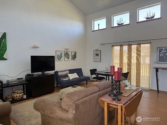 3rd image of 1410 N Jetty Avenue SW