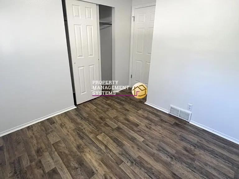 5117 W Loomis Ln — Photo 18