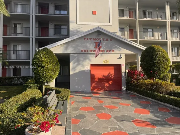 801 SW 138th Ave APT 106E, Pembroke Pines, FL 33027