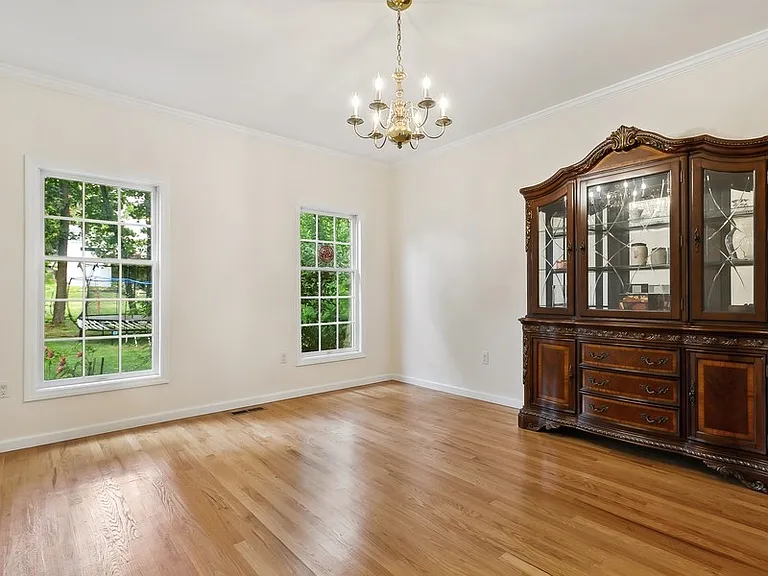 921 Shore Acres Dr — Photo 6