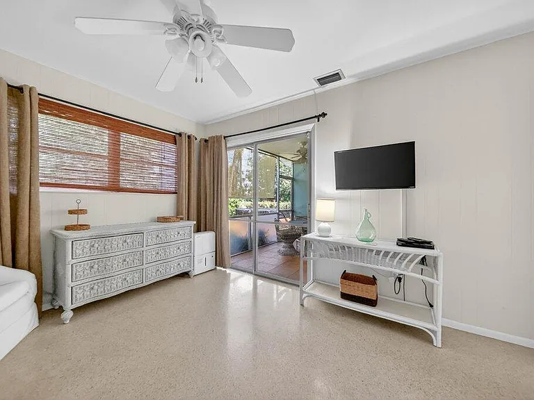 262 SE Monterey Ave — Photo 28