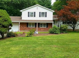 4 Mark Ln, Bloomfield, CT 06002