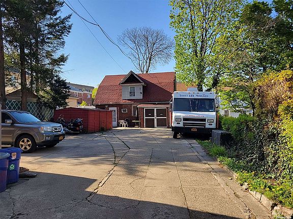 3rd image of 154-11 Ash Ave