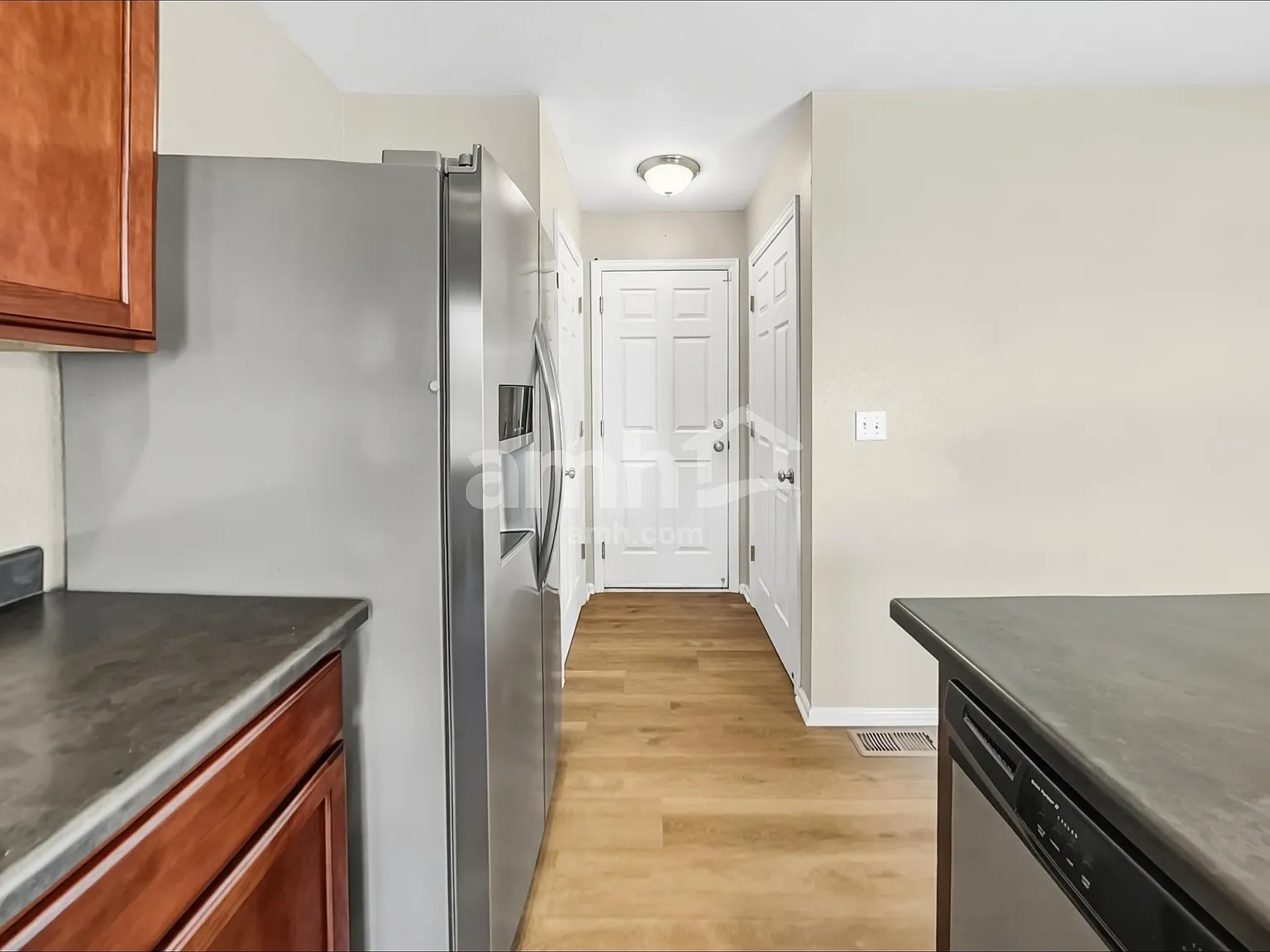 3 bed, 2.5 bath, 2180 sqft, $3,165 — Photo 4