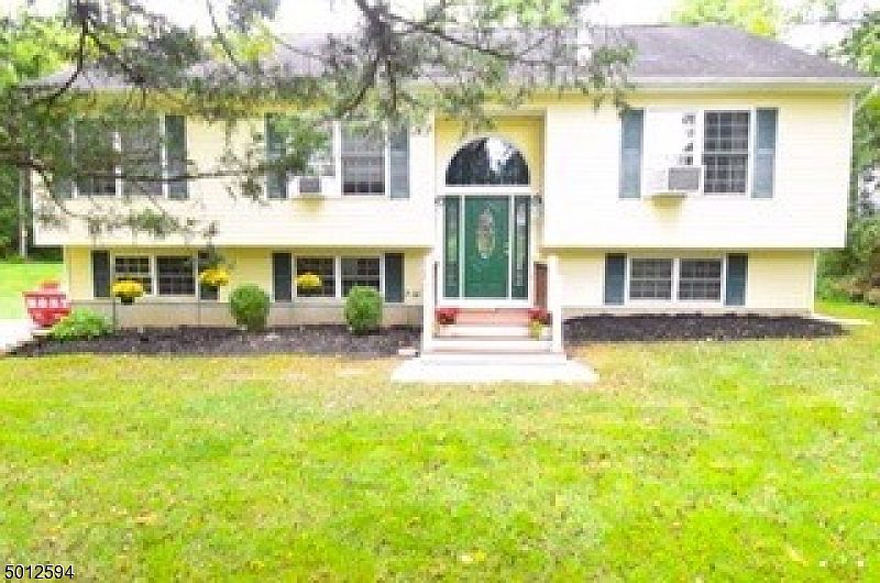 1st image of 905 W Walnut Dr