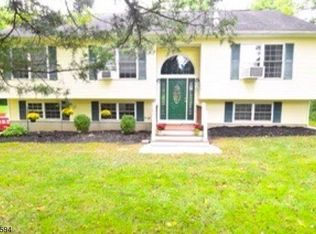 905 W Walnut Dr, Newton, NJ 07860
