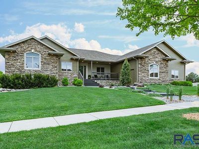 8201 S Seven Oaks Dr, Sioux Falls, SD, 57108