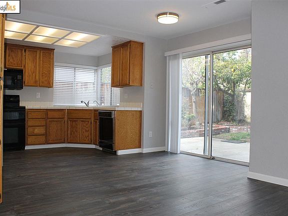 4th image of 4921 Parkgreen Cir