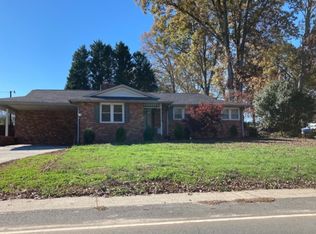 206 Lions Club Rd, Greenville, SC 29617