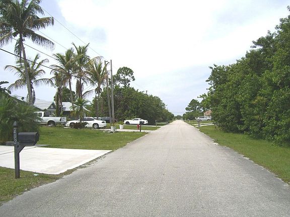 5th image of 399 SW Lacroix Ave