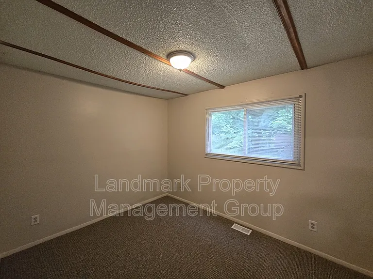 20083 Salem St — Photo 13