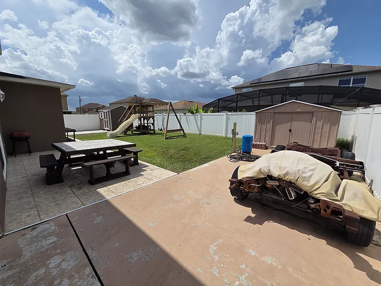 330 Aldershot Ct — Photo 33