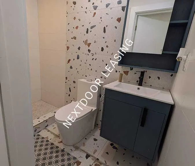 28 E 47th St #1M — Photo 2
