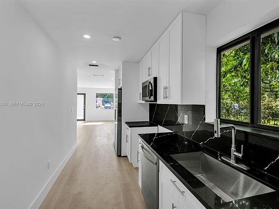 3rd image of 1595 NE 143rd St #1