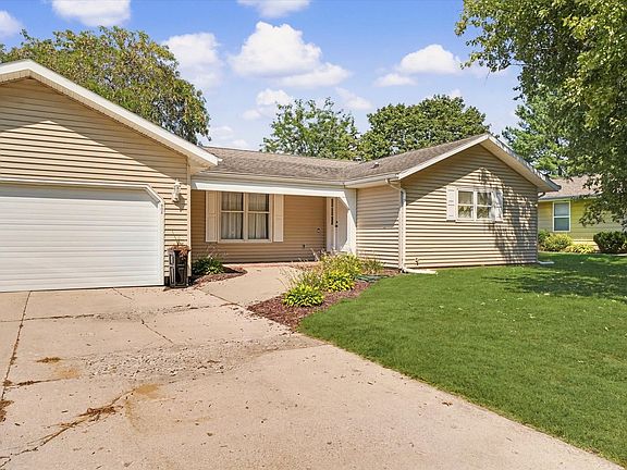 2nd image of 908 Hillside Ct