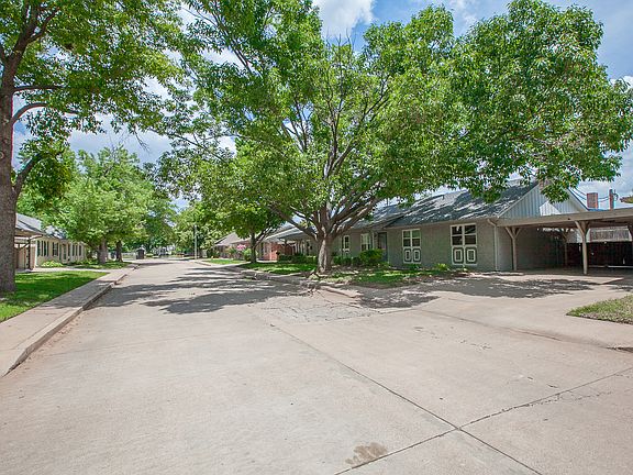 Private enclave in Tulsa midtown