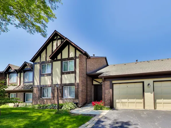 408 Sandhurst Cir APT A, Glen Ellyn, IL 60137