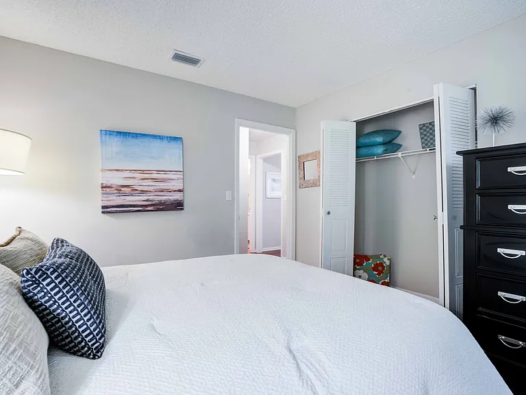 Coral Club Apartment Homes — Photo 13