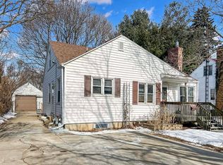 240 W South St, Freeport, IL 61032