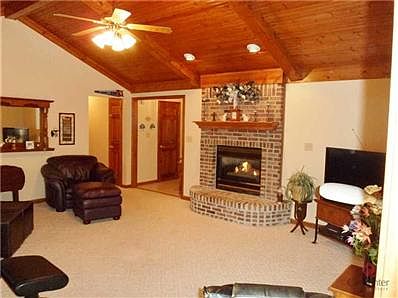 3rd image of 550 Karen Dr
