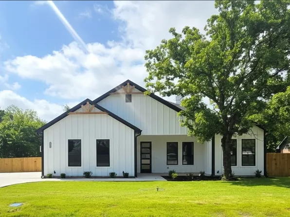 1106 E 6th St, Springtown, TX 76082