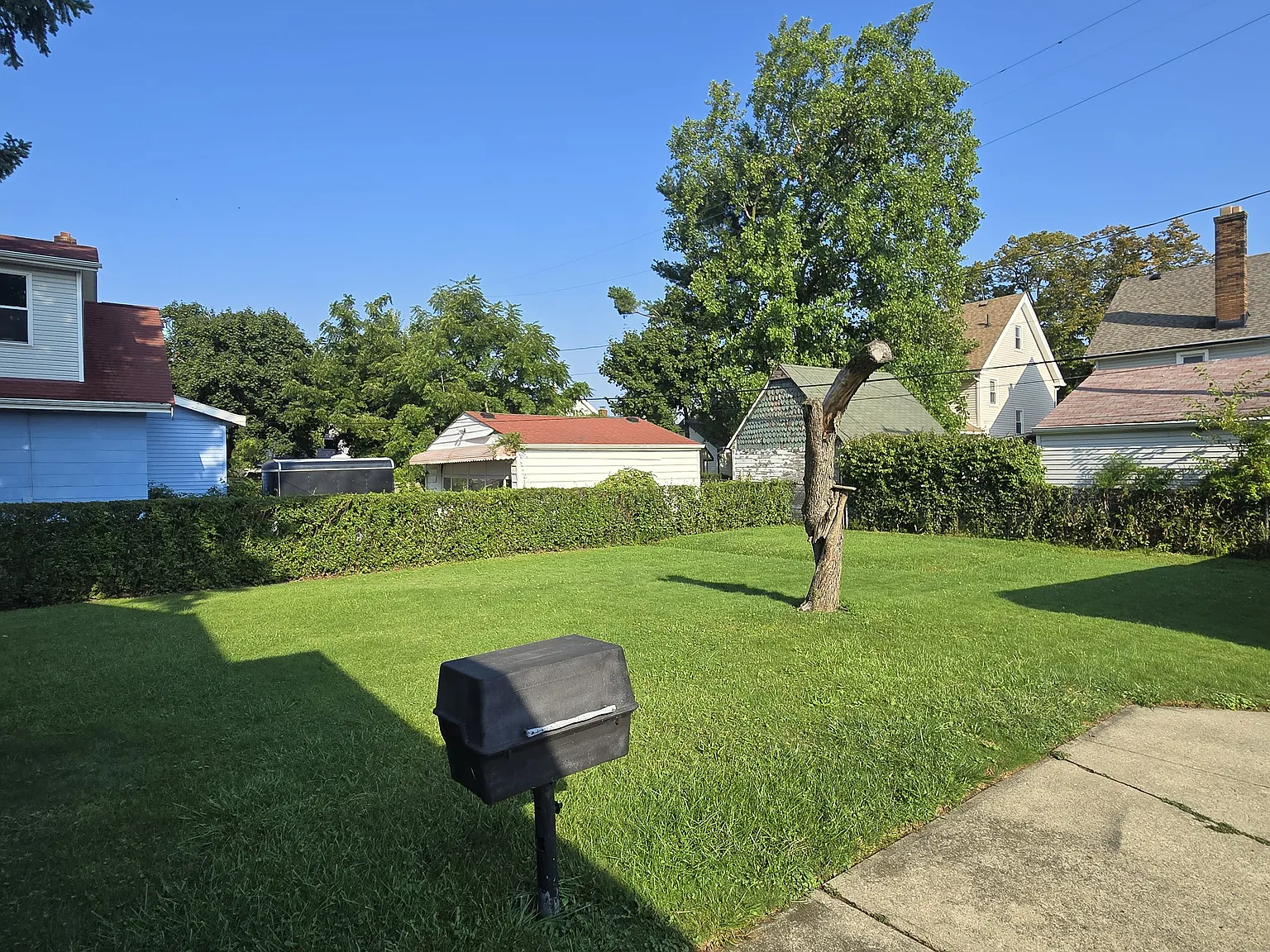 3 bed, 1.5 bath, 1026 sqft, $1,500 — Photo 2
