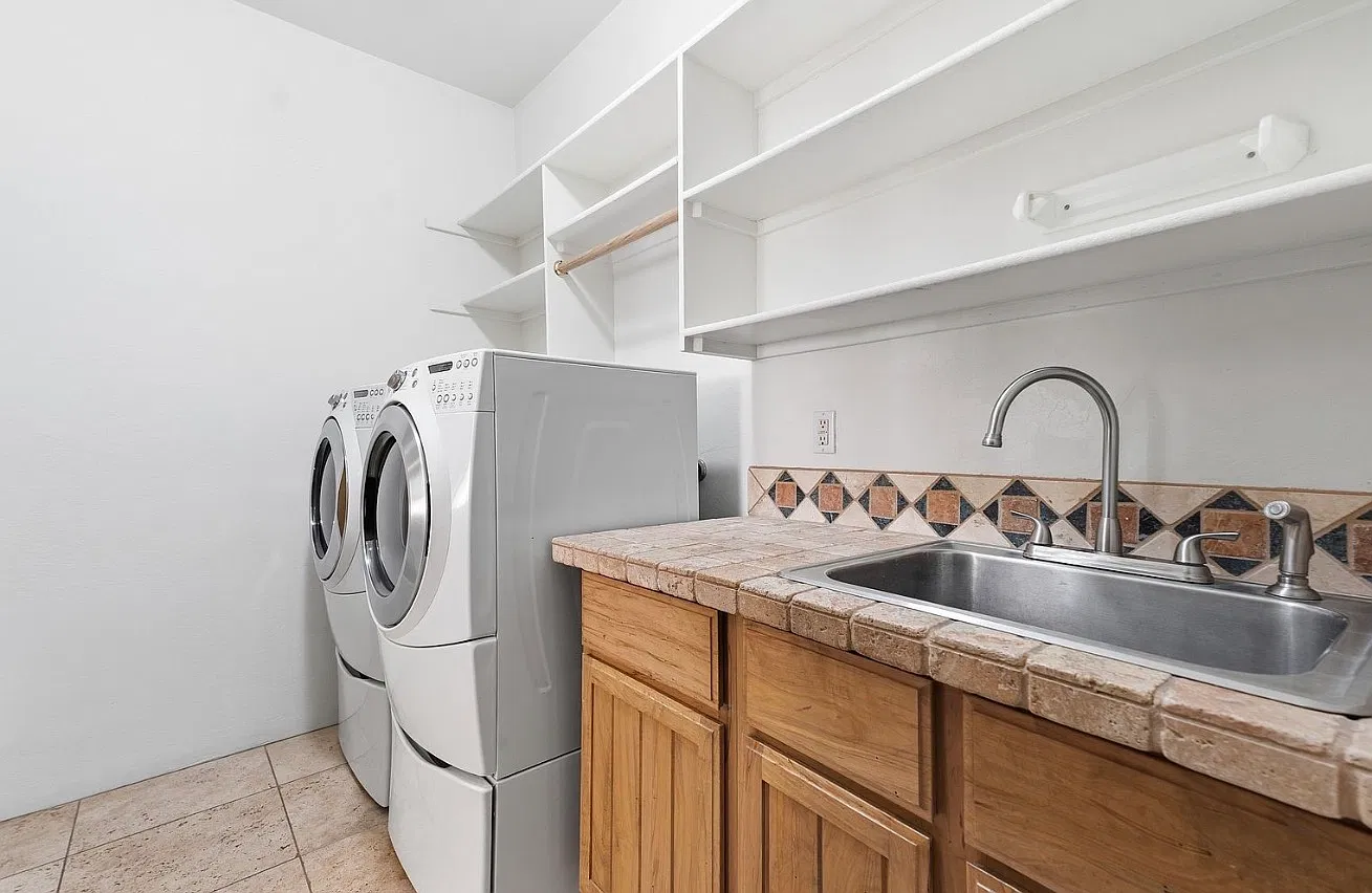 4 bed, 2329 sqft, $3,250 — Photo 4