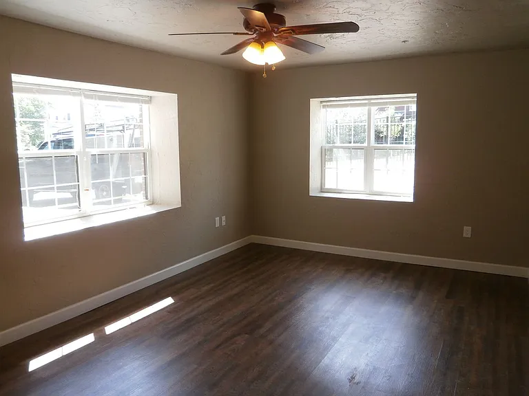 Elm Terrace Apartments — Photo 34