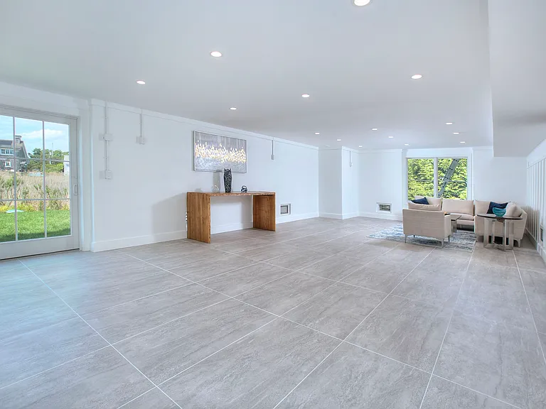 Ground level bonus room