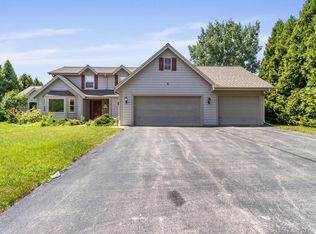 1255 Apple Tree Ln, Brookfield, WI 53005