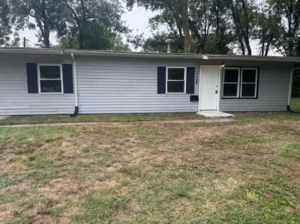 1132 Saint Stephens Dr, Cahokia, IL 62206