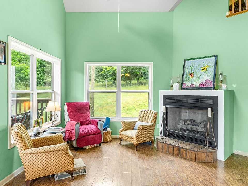 28th image of 2650 Haywood Hollow Rd