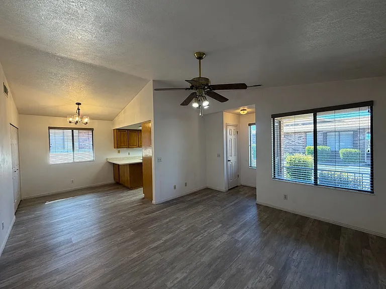375 S Main St #4 — Photo 3