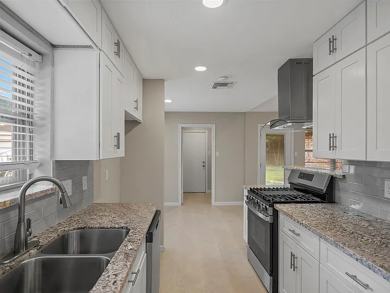 1015 Rock Canyon Dr — Photo 10
