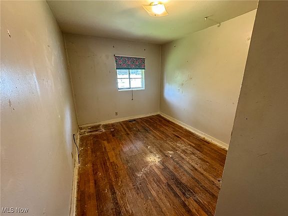 3rd image of 1018 E 12th St